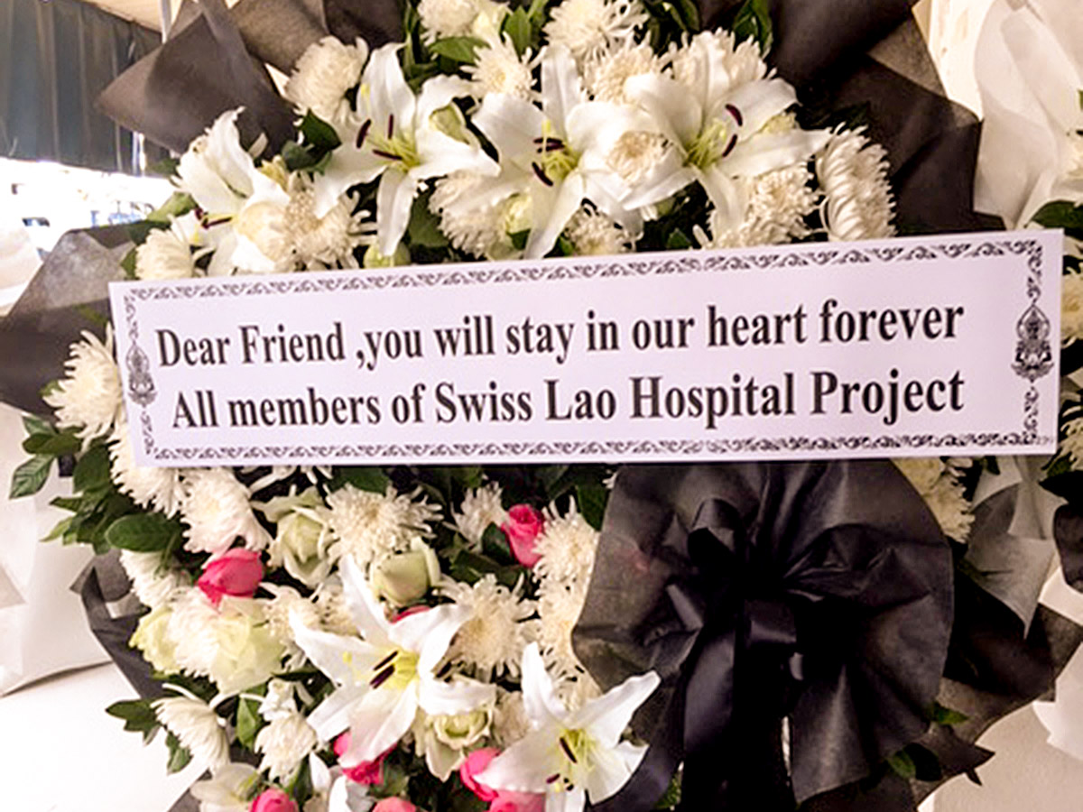 Wreath of the Swiss Lao Hospital Project in honour of Prof. Bouavanh Sensathit