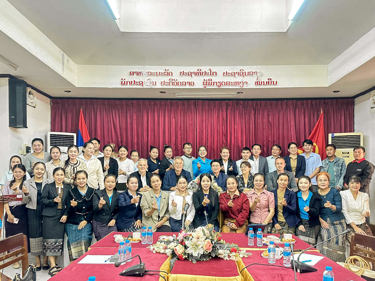 Group photo of around 40 people