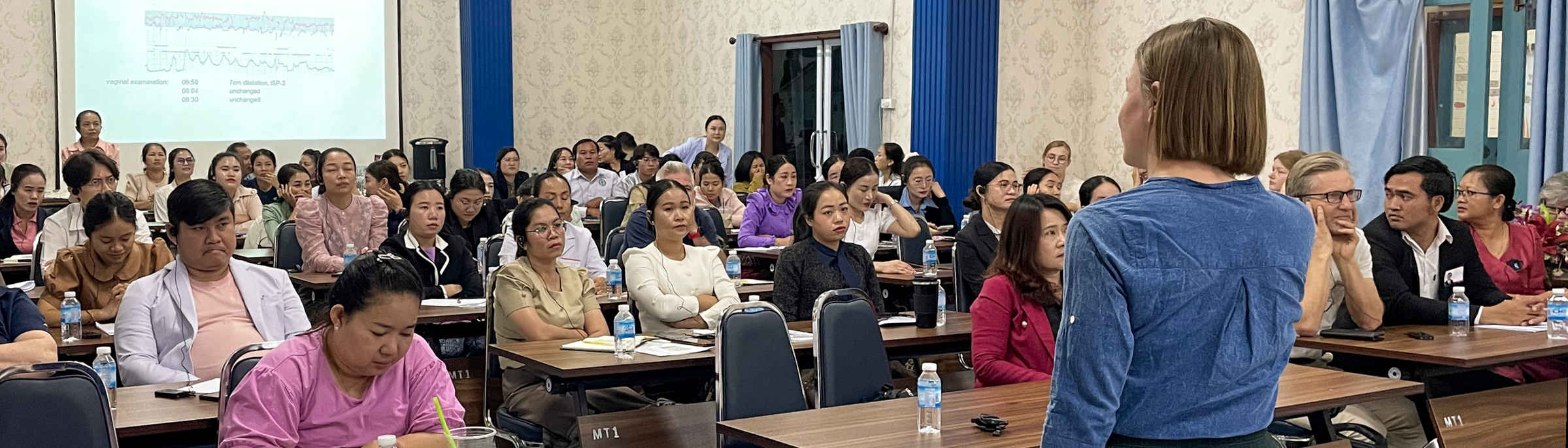 Schulung in Geburtshilfe in Laos